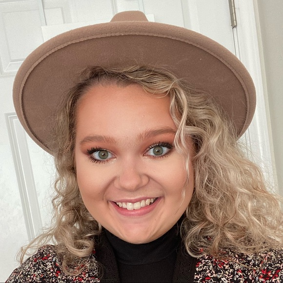 Meet your Posher, Becky - Picture 1 of 1